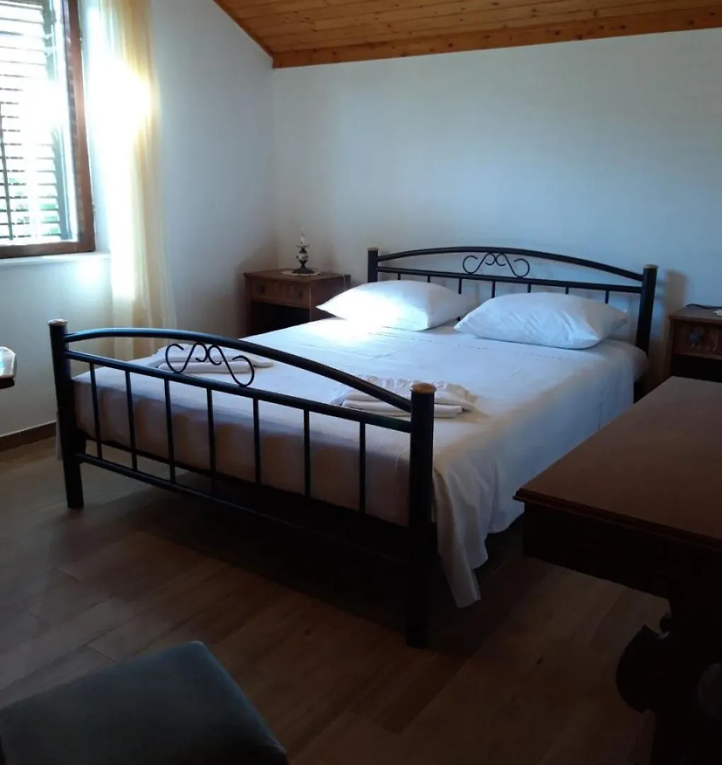 Apartments Ivo - Terrace With Sea View Veli Rat